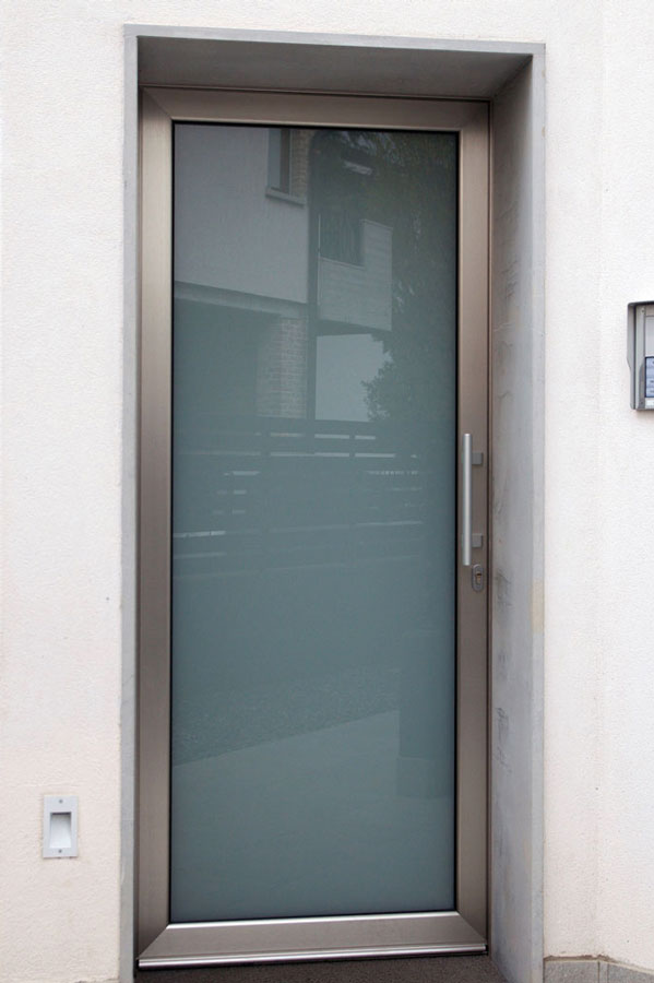 Portone in alluminio.