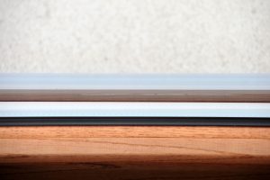 primo piano di finestra Alulen in alluminio legno